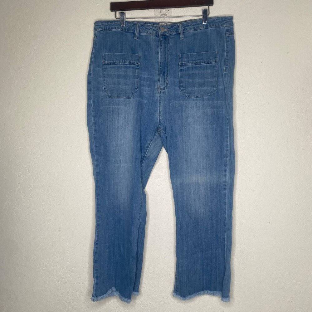 Judy Blue‎ Cropped Flare Jeans Womens 3XL Light Wash Denim Raw Hem